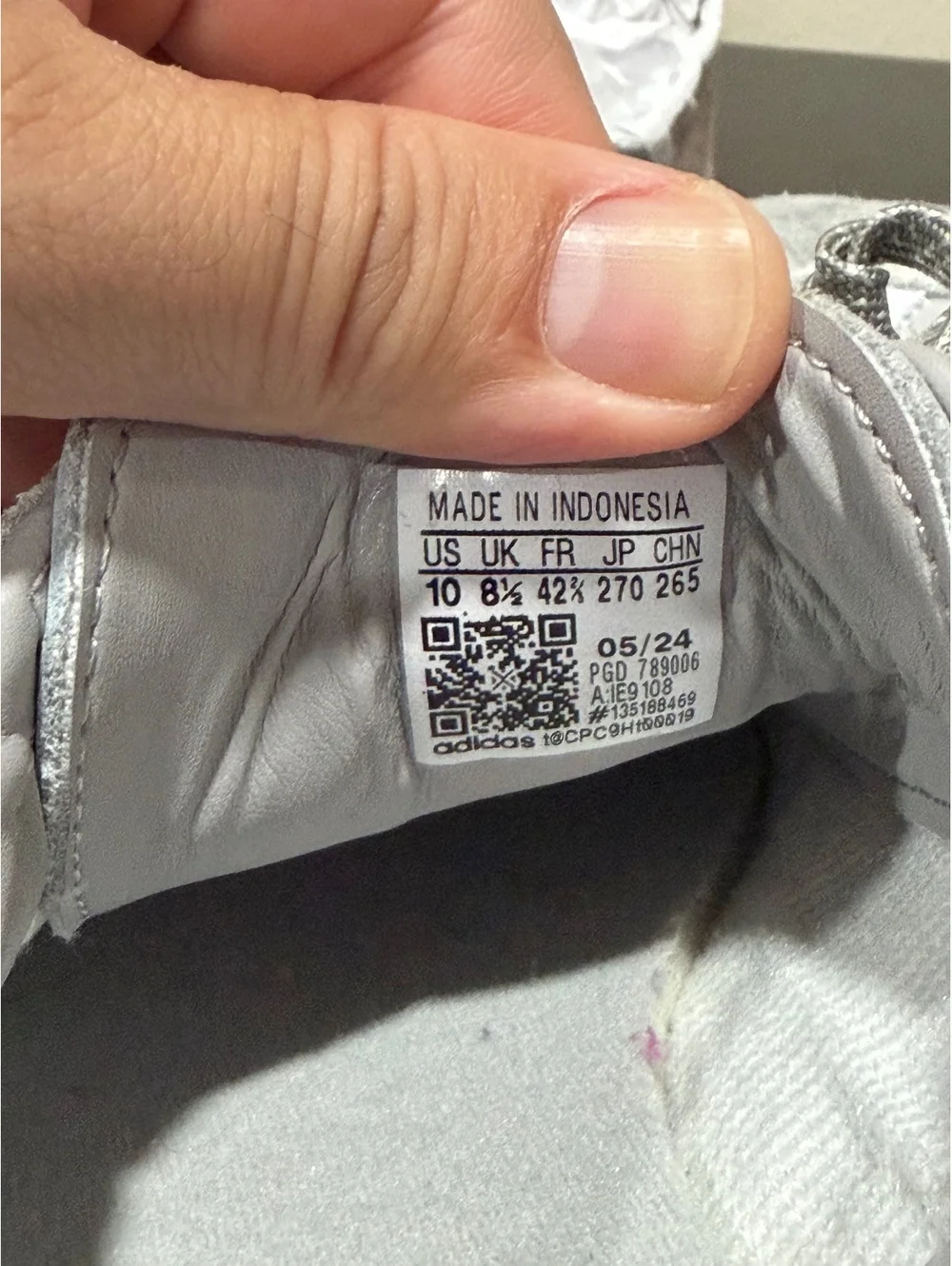 Size 10 - Adidas Women’s Sambae “Grey White”